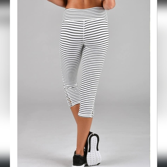 Glyder,‎  Dream Catcher Cropped Leggings, White with Black Stripes, Size Small - Picture 3 of 9